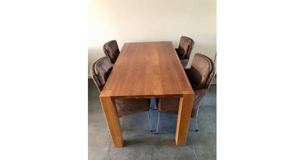 Gebruikte eettafel met 4 stoelen