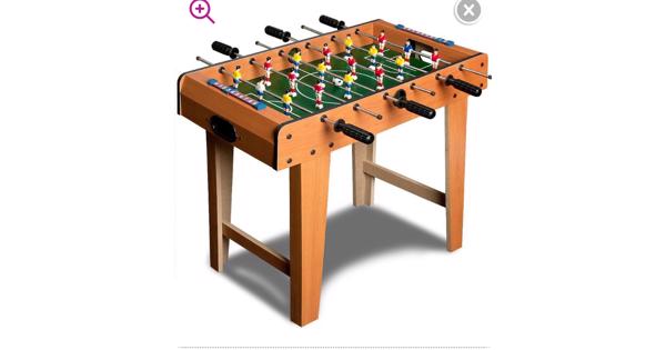 Tafelvoetbalspel voor Oekraïnse vluchtelingen in Utrecht Overvecht