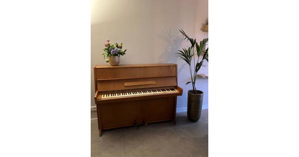 Piano uit de jaren 80