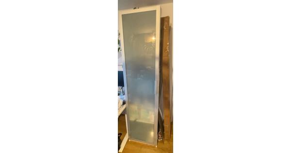 Smalle IKEA kledingkast 