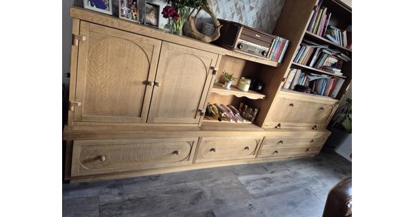 groot wandmeubel met veel bergruimte