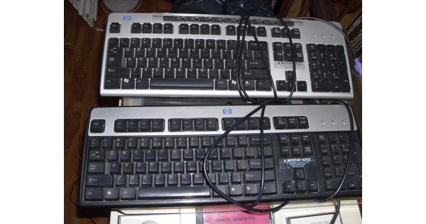 2 toetsenborden 