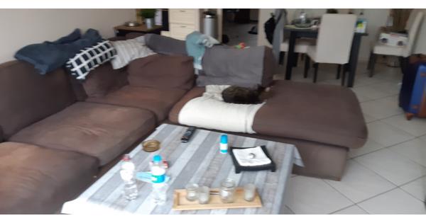 Lounge/zitbank voor 4-5 personen.