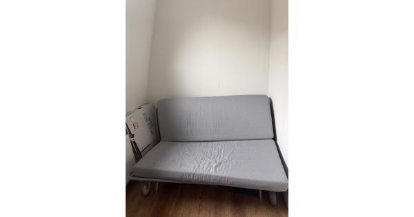 Slaapbank met wasbare hoes, gaat weg in verband met verhuizing