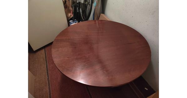Mooie ronde tafel