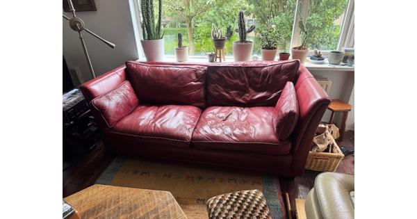 2.5 zits bank bordeauxrood leder, merk Chesterfield