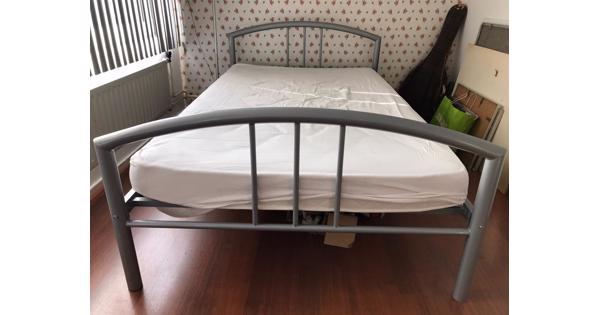 Twijfelaar (120 breed); bed en matras