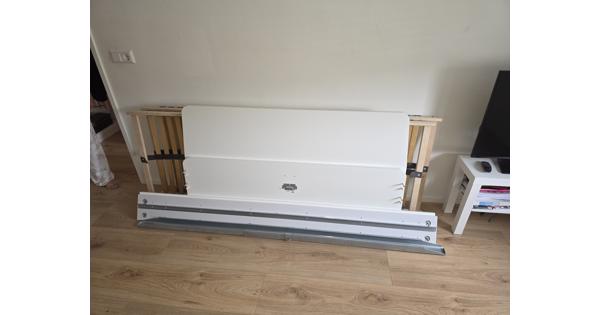 IKEA bed (140×200cm)