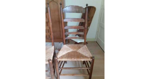 4  goede antieke houten stoelen 