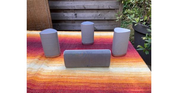Versterker met 5 boxen en bas-box