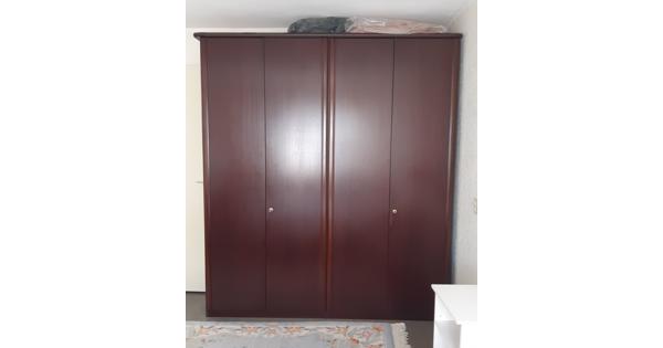 Grote kledingkast mahonie + ladekast/dressoir 