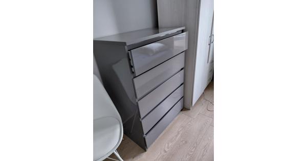 Taupe ladenkast