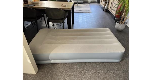 Opblaasbaar (ekectrisch) een persoons bed
