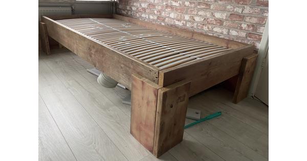 Steigerhouten 1 persoons bed