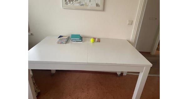 witte uitschuifbare tafel 