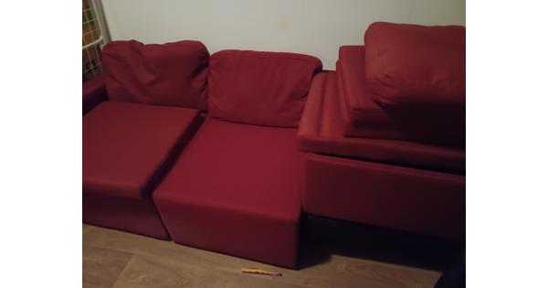 Zit slaapbank. Staat in de weg. 