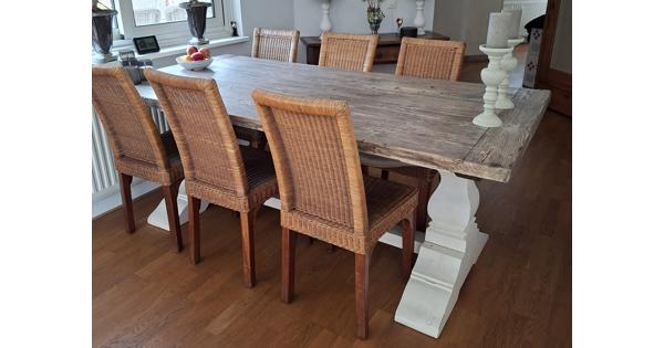 Eethoek met 6 rieten stoelen