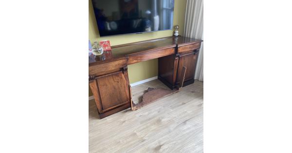 Aangeboden dressoir en linnenkast