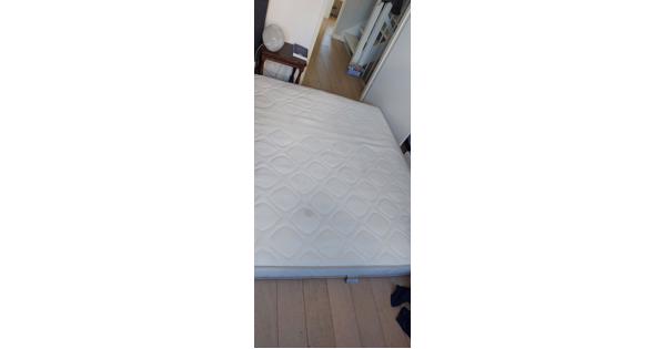 Goed, bijna niet gebruikt tweepersoons matras