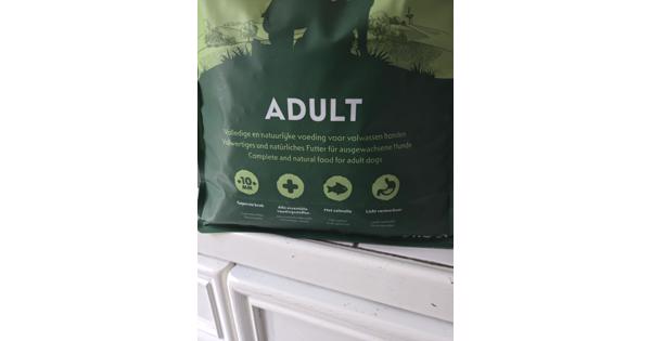 Hondenvoer nog nieuw in de verpakking