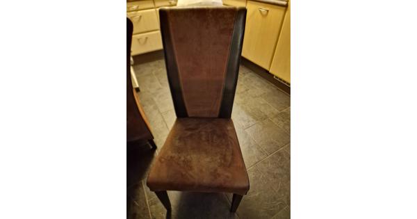 ^leren met suede stoelen moeten weg ivm nieuw