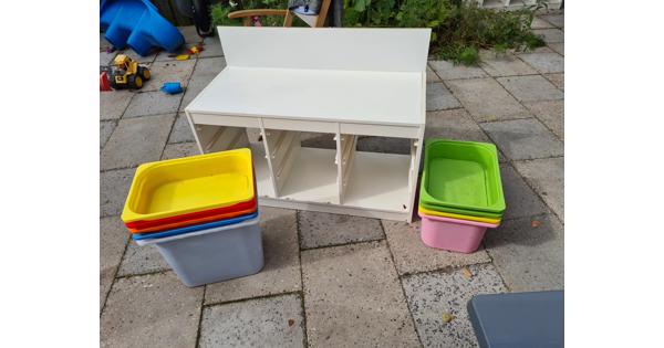 Ikea trofast kast met bakken