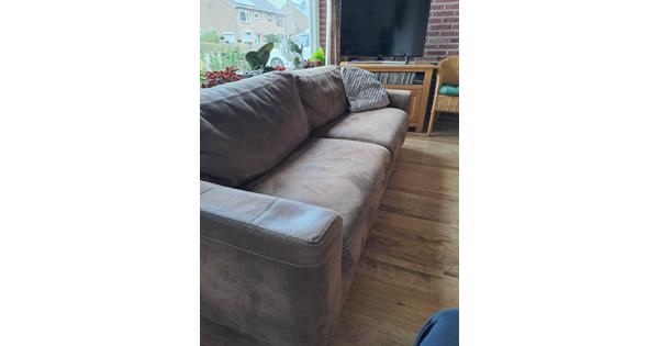 Complete zithoek aangeboden