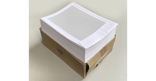 Ca. 75 A4-bordrug enveloppen met doos