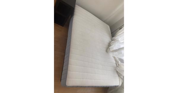 jonge Ikea matras 200x170 net een jaar oud (gratis)