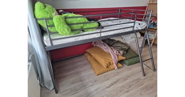 IKEA SVARTA halfhoogslaper