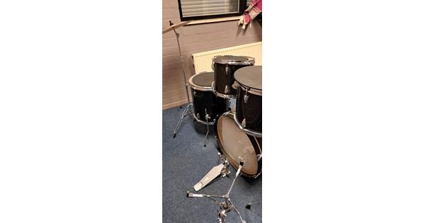Gratis af te halen: Mooi gebruikt Stagg drumstel!