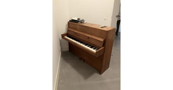 Piano.  Oud maar degelijk
