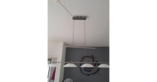 Nog in goede staat wandmeubel plus eettafel