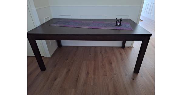 Eettafel, donker fineer