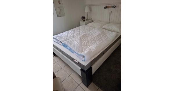 Keurig tweepersoonsbed incl matras