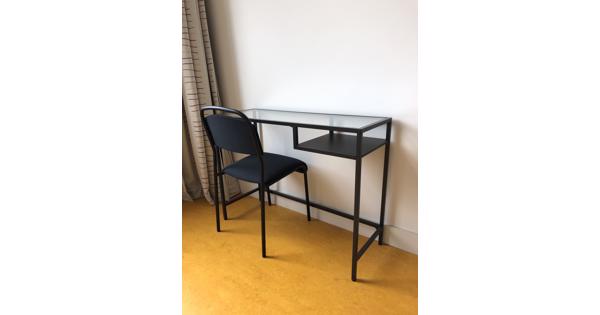 Laptoptafel en bijpassende stoel