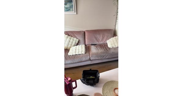 Eettafel bankstel en salon tafel grenen geverfd 