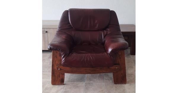 2 mooie eiken fautuils met bruine lederen bekleding