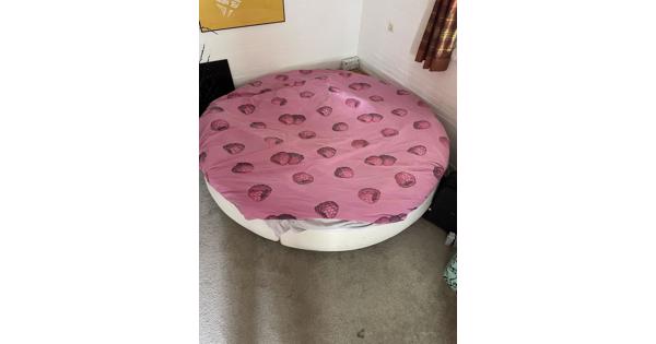 Rond bed van 2 m diameter