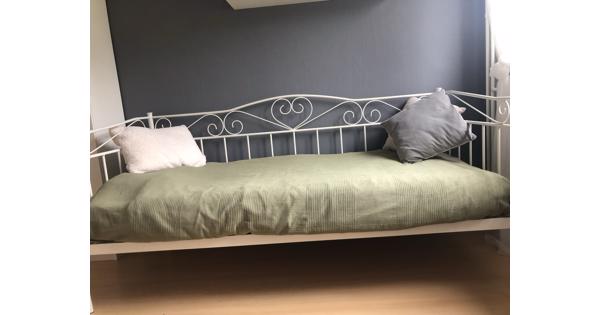 Bedframe 90x200 cm - metaal - wit - hartjes