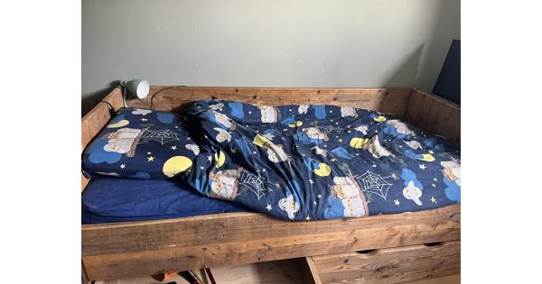 Steigerhouten bed 