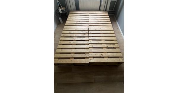 8 pallets van 70x100cm