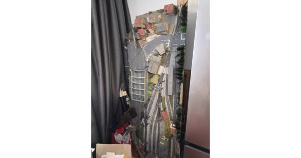 Treinbaan met steunen