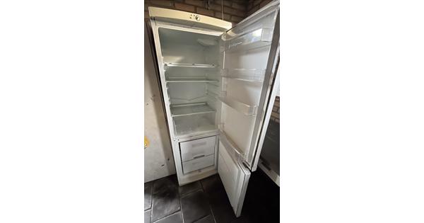 Koelkast wit staand (+10 jaren oud)