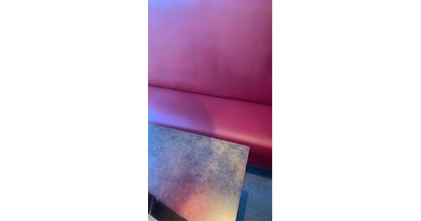 Heeft aandacht nodig goede en minder goede stoelen en banken