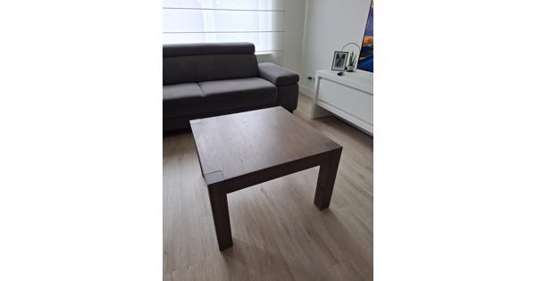 Eettafel met 4 stoelen en bijbehorende salontafel