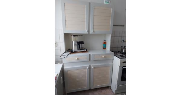 Kast voor bijvoorbeeld de keuken