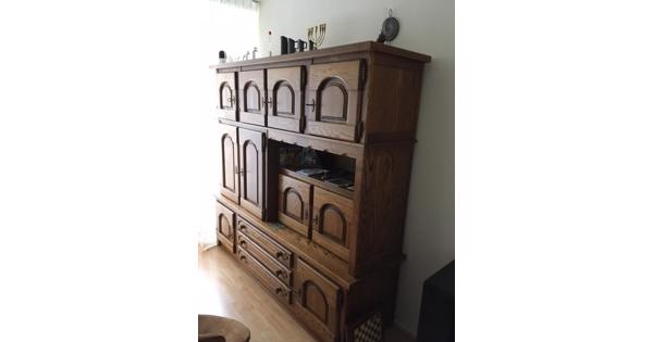 Gratis eiken wandmeubel