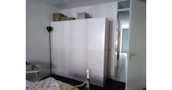 Kledingkast 2 meter lang(wit IKEA)