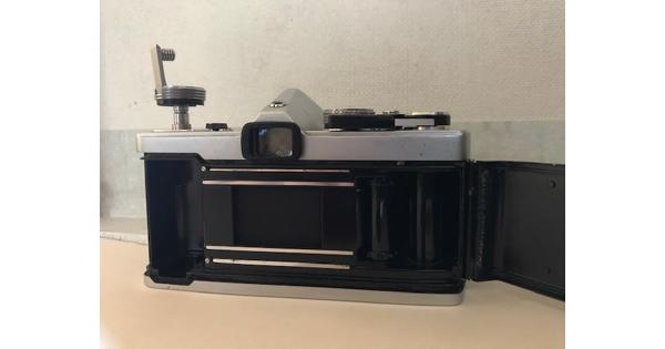 Ik ben op zoek naar analoge/digitale camera's en toebehoren (defect/werkend). Dit voor hobby/reparatie/verzameling